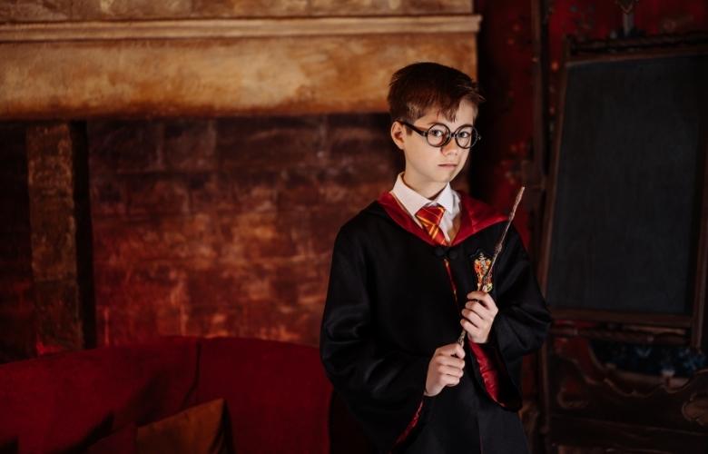 a kid plays as harry potter