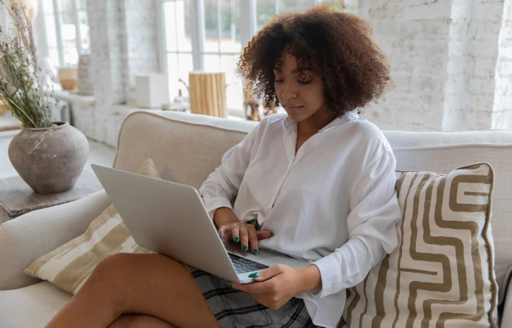 a woman using different format in her resume