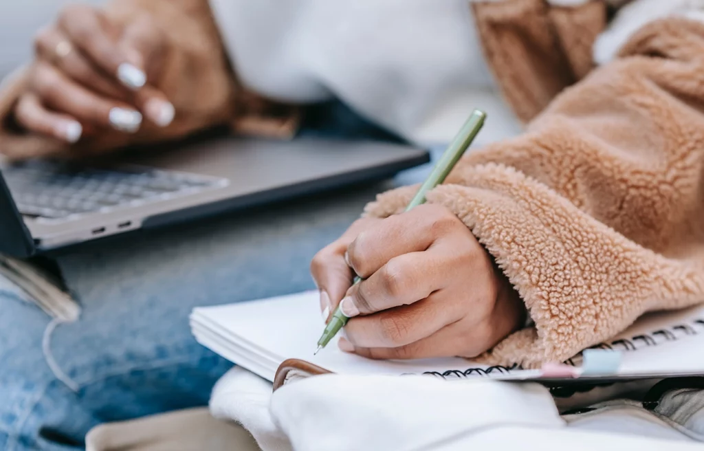 creating an inner monologue for a character in the story