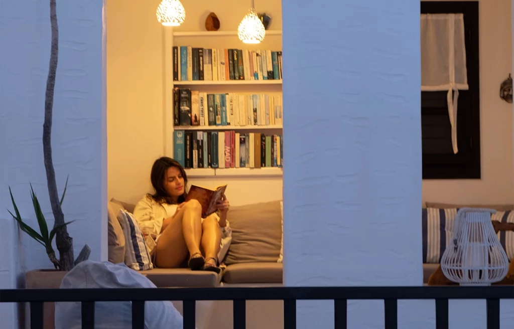 reading a novelette that has an intricate plot